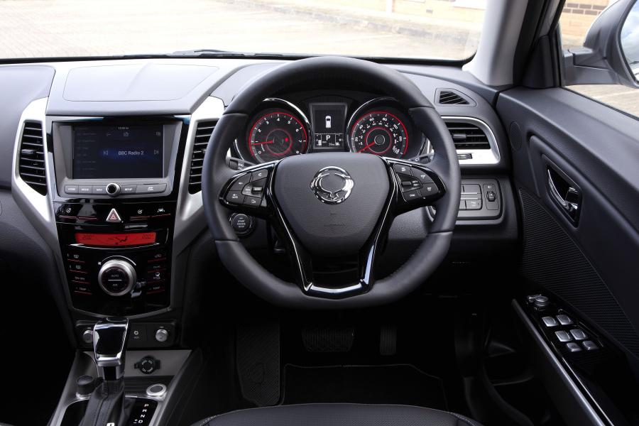 Торпедо SsangYong Tivoli Ultimate 2018 года  (UK) (фото 32 из 37)